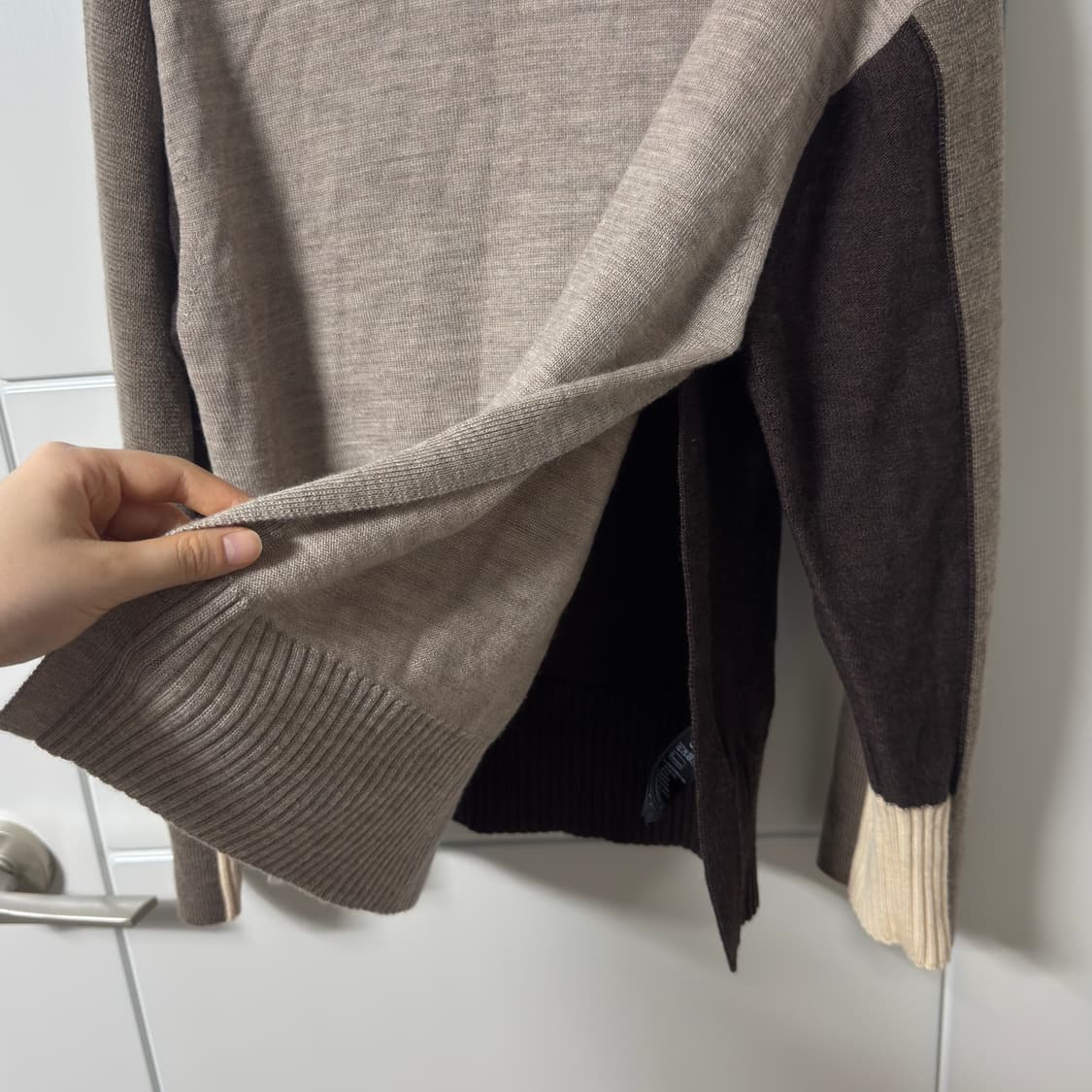 COS 코스 컬러블록 울 터틀넥 니트 상품이미지4