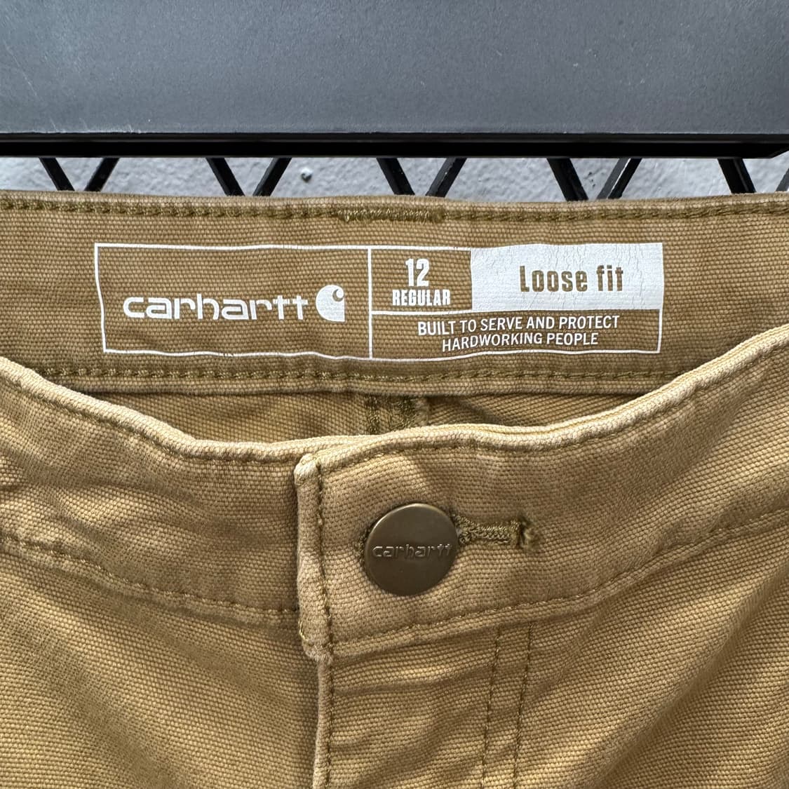 칼하트 루즈핏 덕 카펜터 워크 팬츠 후면 포켓 로고 포인트 브라운 상품이미지6