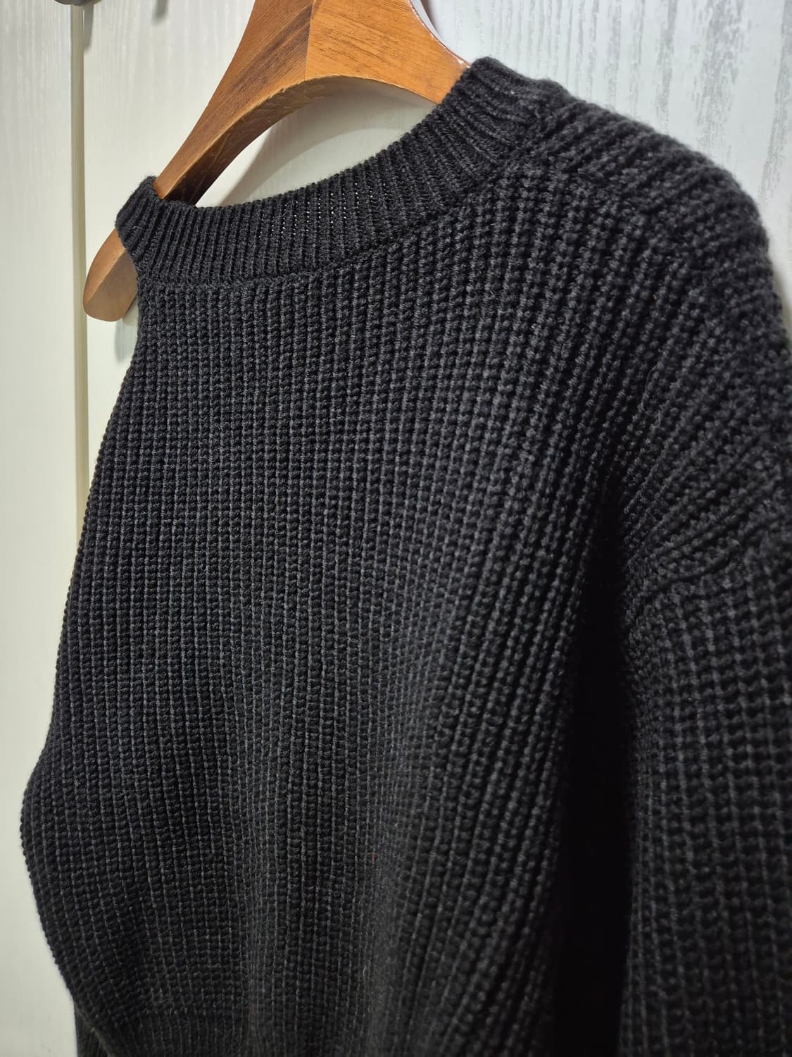 컷아웃 크롭 니트 블랙 상품이미지8