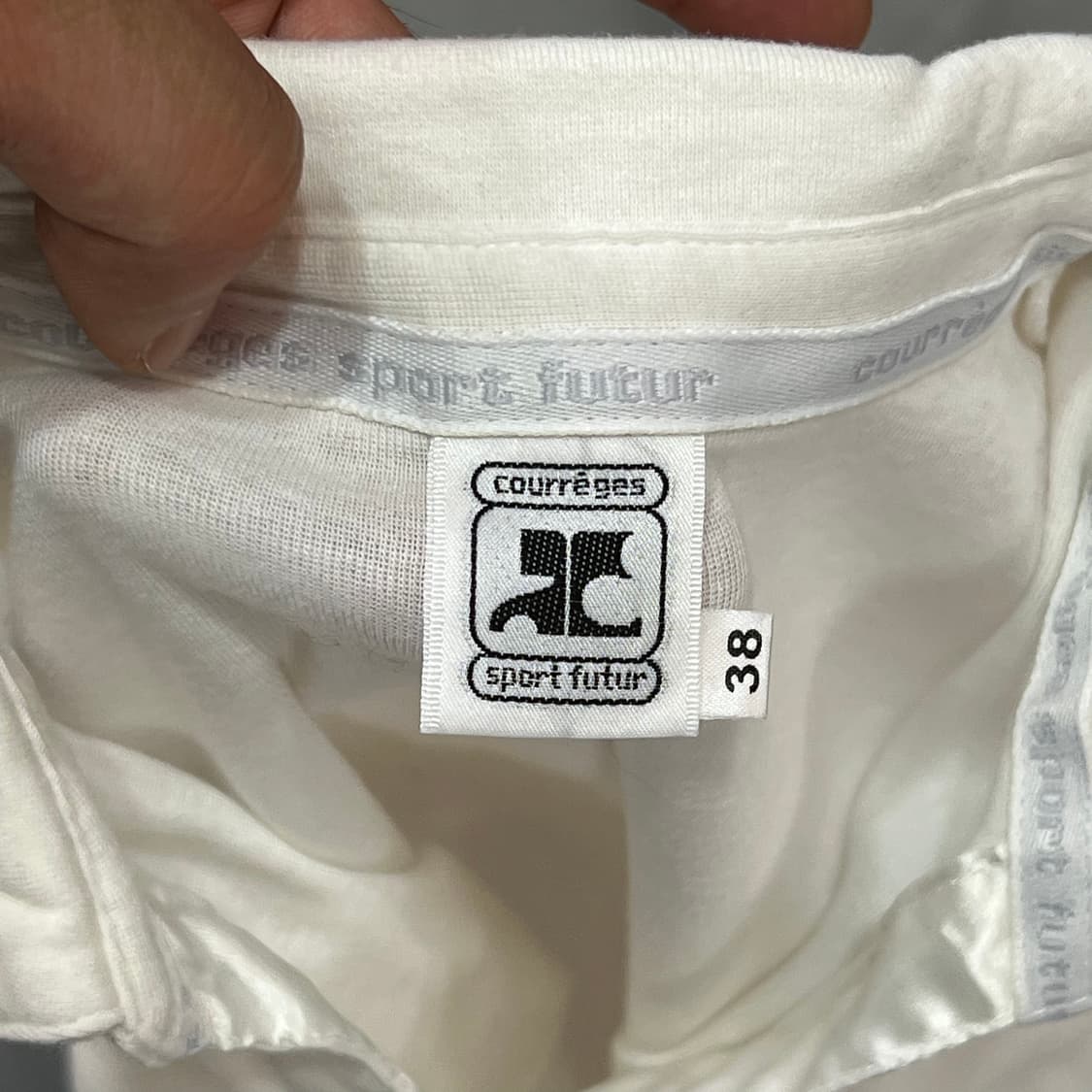 꾸레쥬 스포츠 로고 하프 카라티 y18233 상품이미지6