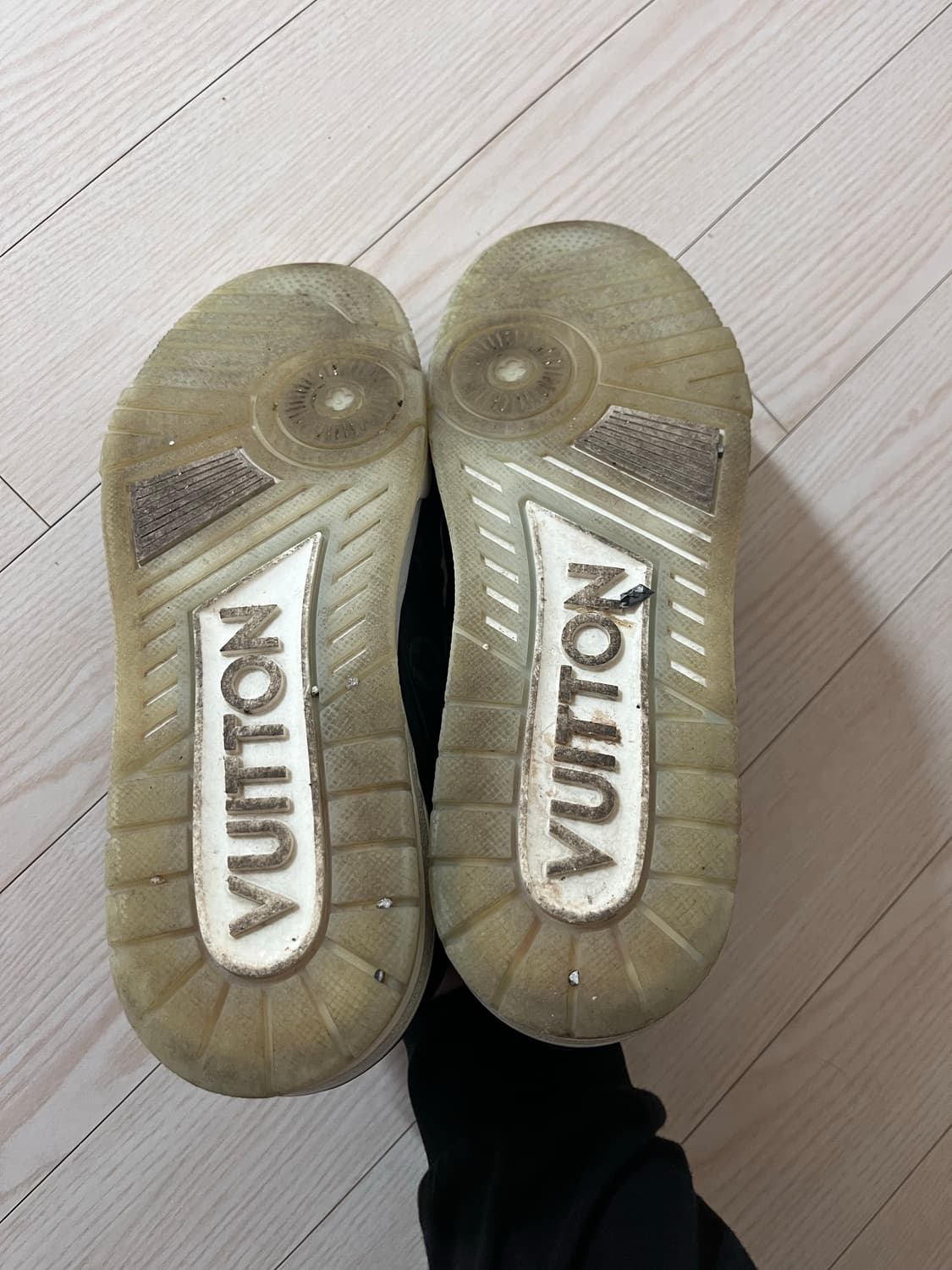 루이비통 트레이너 9.5(285) 상품이미지5