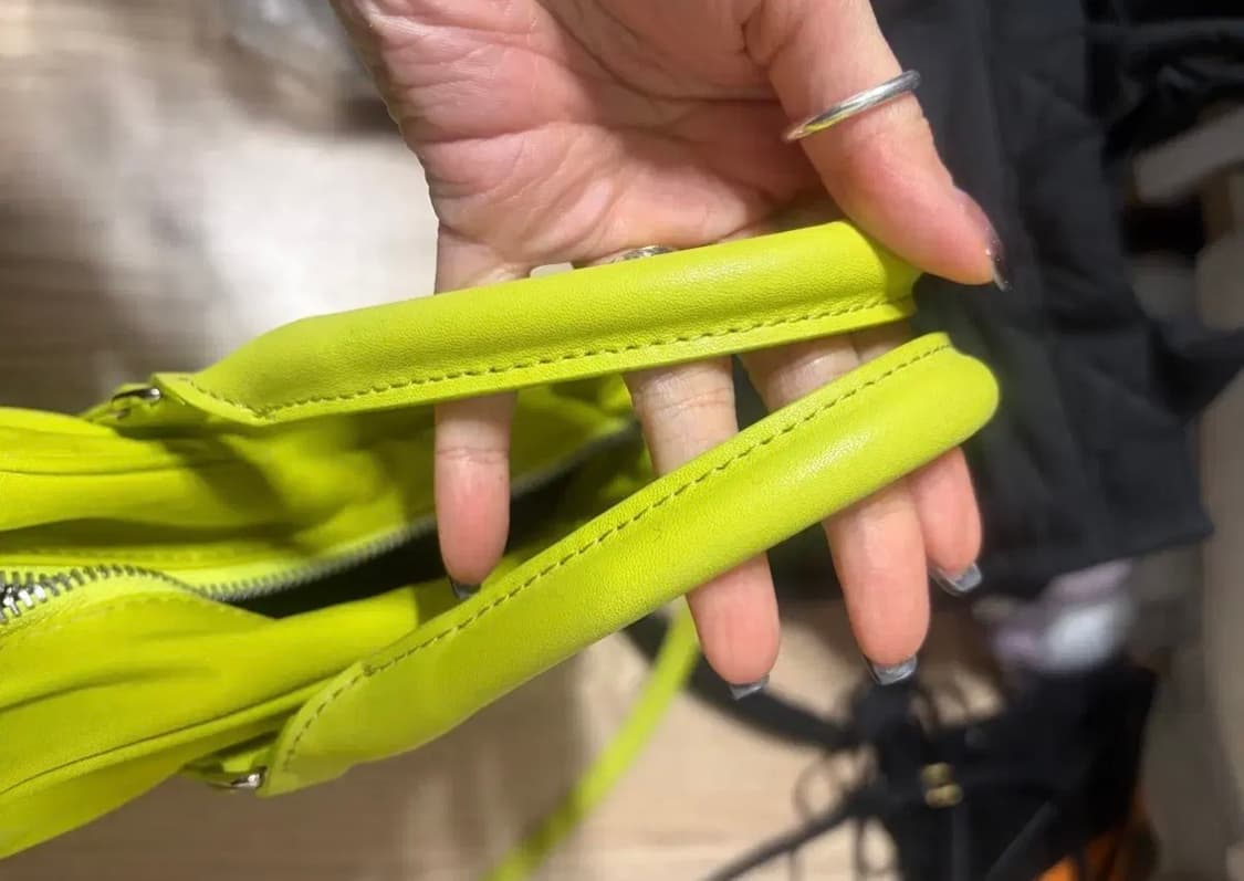 마뗑킴 스포티 크로스백 옐로우 색상입니다. (연두) 상품이미지5