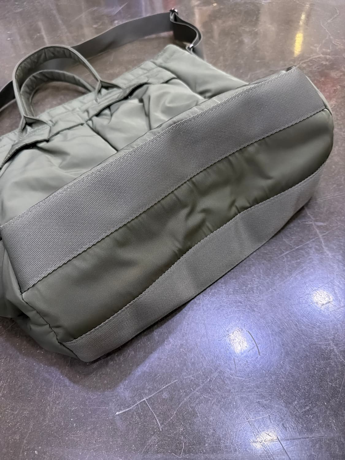 유니클로 C 2Way 유틸리티 숄더 토트백 올리브 상품이미지5