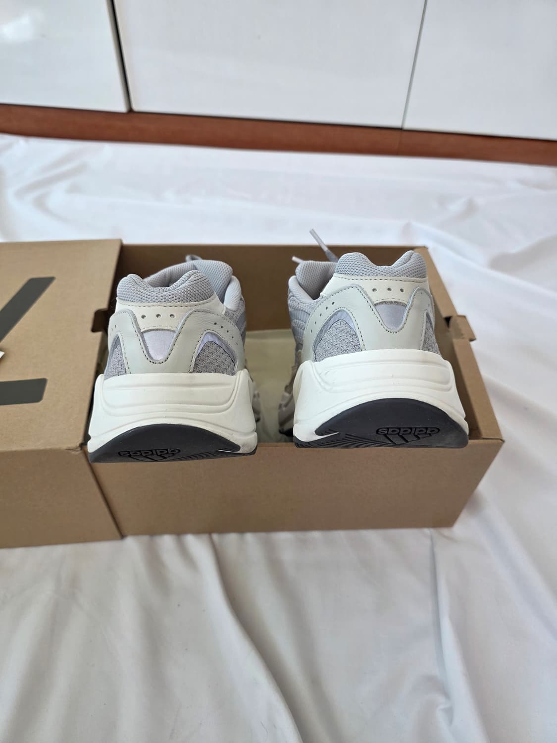 아디다스 이지 부스트 700 V2 크림(285) 상품이미지7