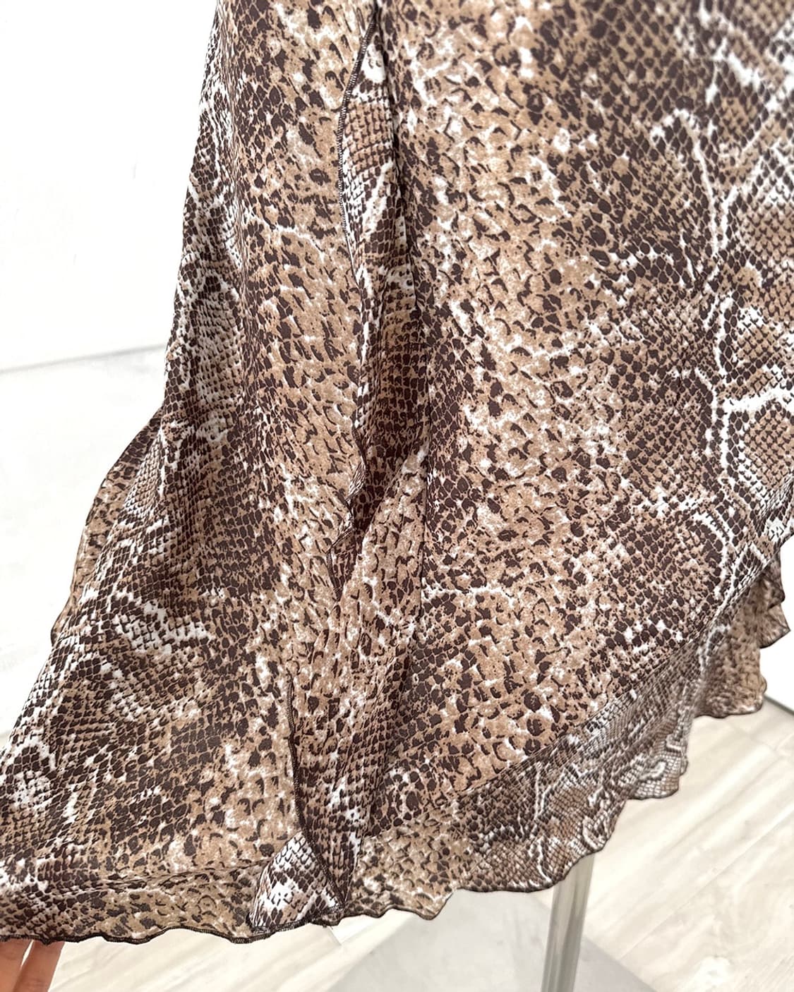 Ruffle Detail Python Midi Skirt 상품이미지7