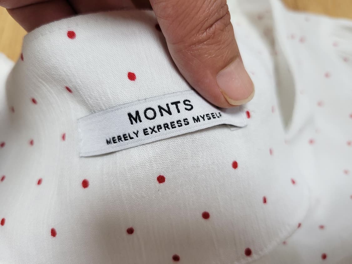 몬츠(MONTS) 도트 셔링블라우스 55-66 새상품 상품이미지7