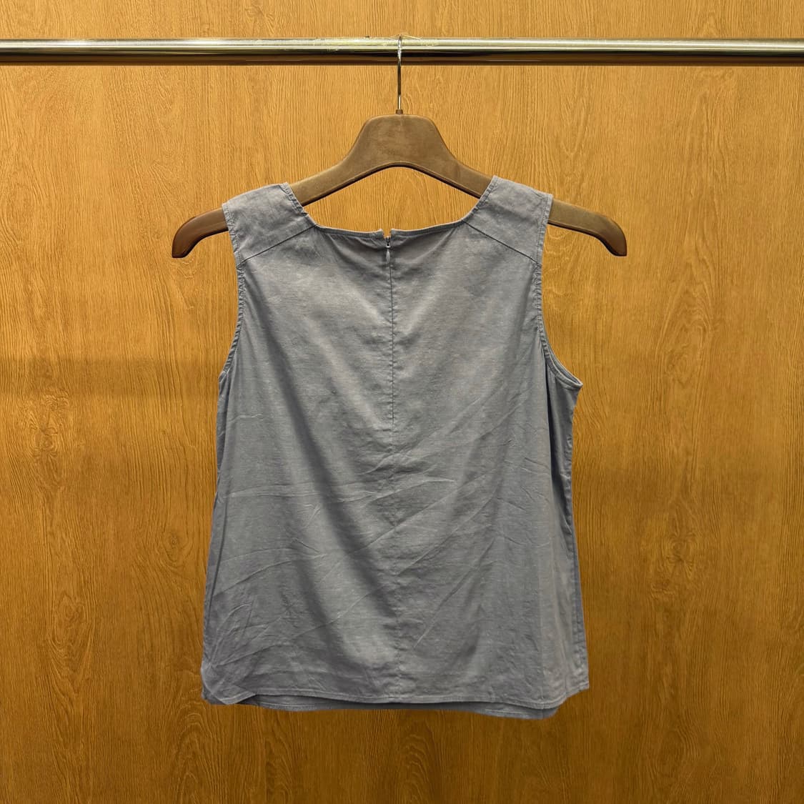 띠어리 럭스 라운드넥 슬리브리스 백 지퍼 디테일 레귤러핏 라이트 퍼플 상품이미지3