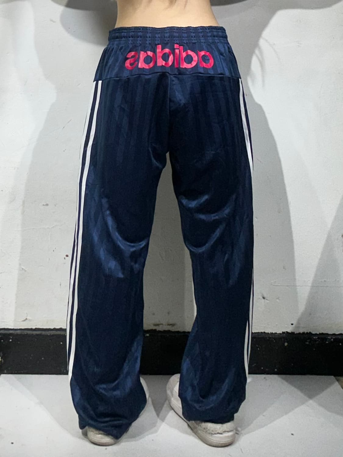 아디다스 네이비 핑크 스몰 로고 화이트 삼선 와이드 트랙 팬츠 L 상품이미지3