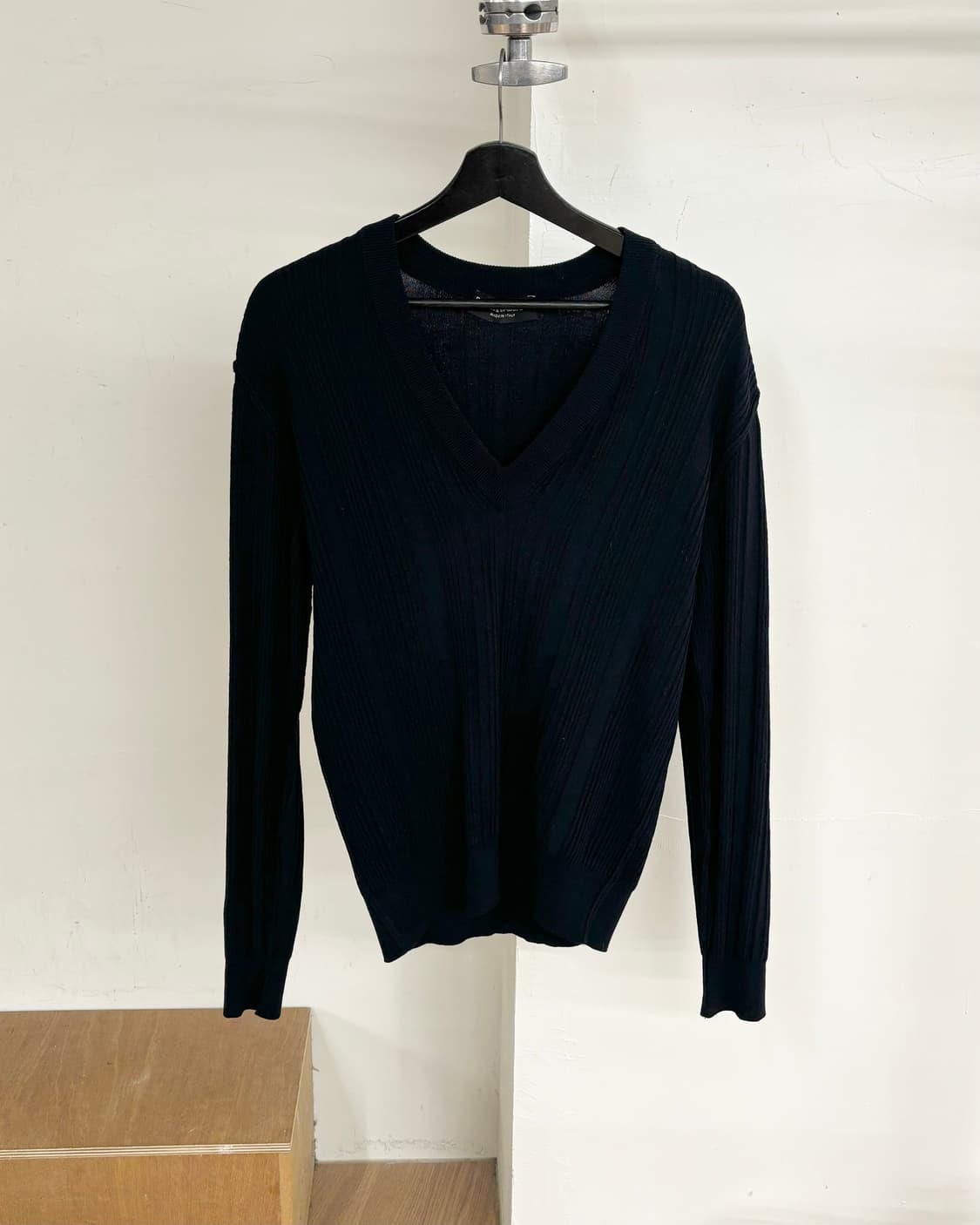 돌체 앤 가바나 블랙 브이넥 니트 상품이미지1