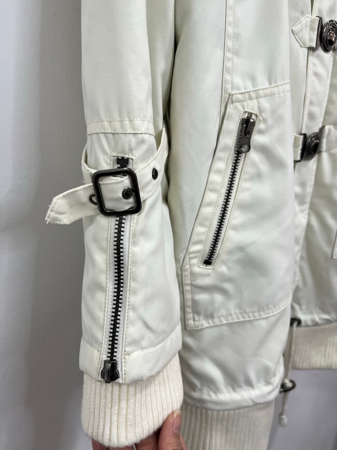 메종길피 락펑크 락시크 화이트 메탈버클 롱자켓  상품이미지7