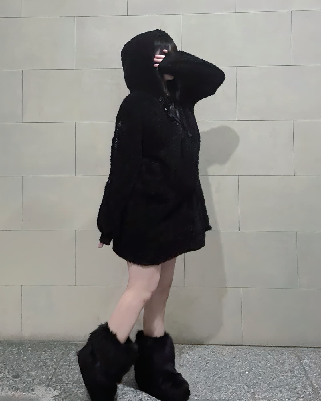 앙크루즈 지뢰계 정석템 후드 폭닥폭닥 털 블랙 리본 아일렛 디테일 원피스 상품이미지2