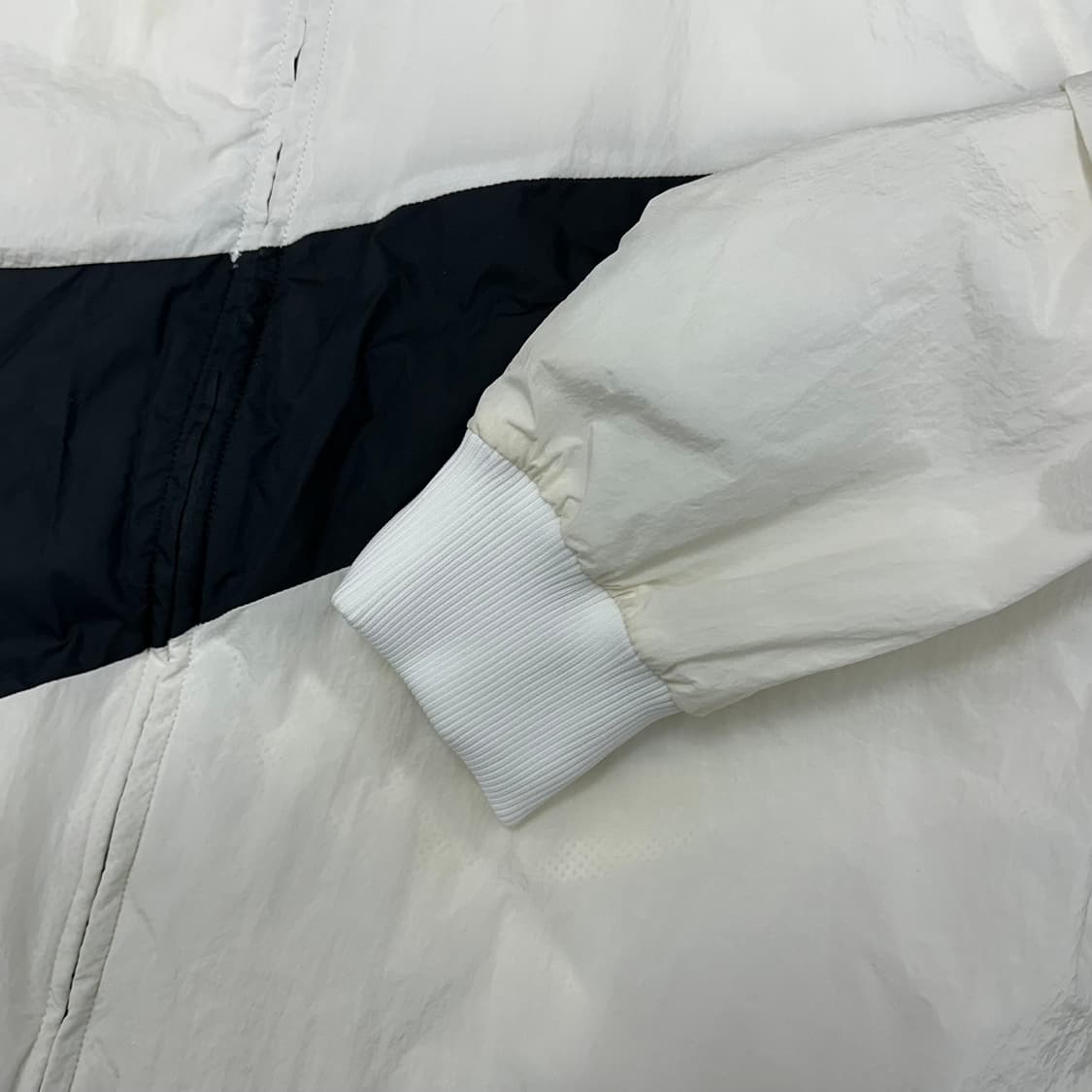 나이키 빅스우시 화이트 바람막이 XL 상품이미지6