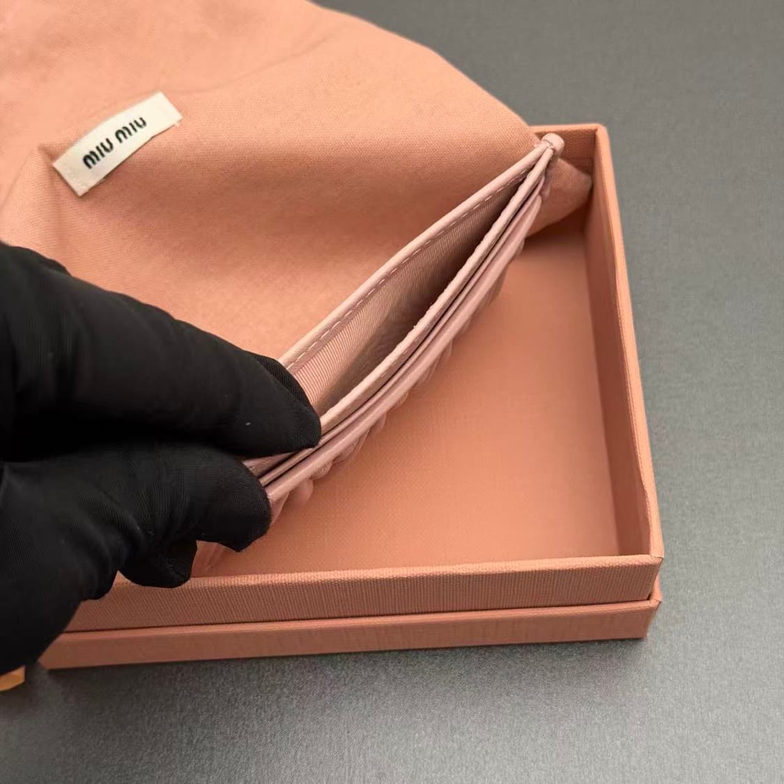 미우 미우 마테라쎄 나파 가죽 카드 홀더 앨러배스터 핑크 상품이미지9