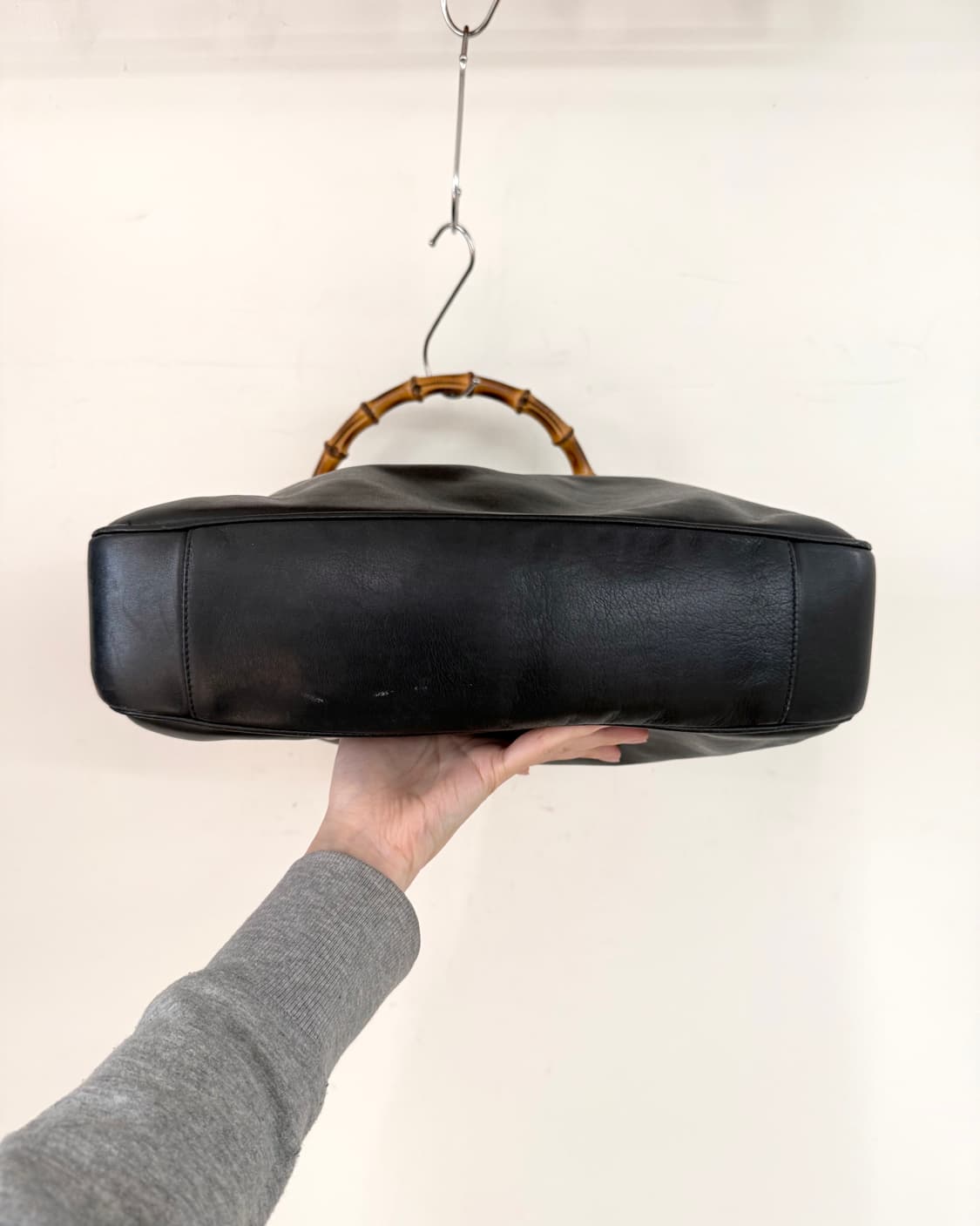 구찌 GG 블랙 레더 밤부 핸드백 상품이미지6