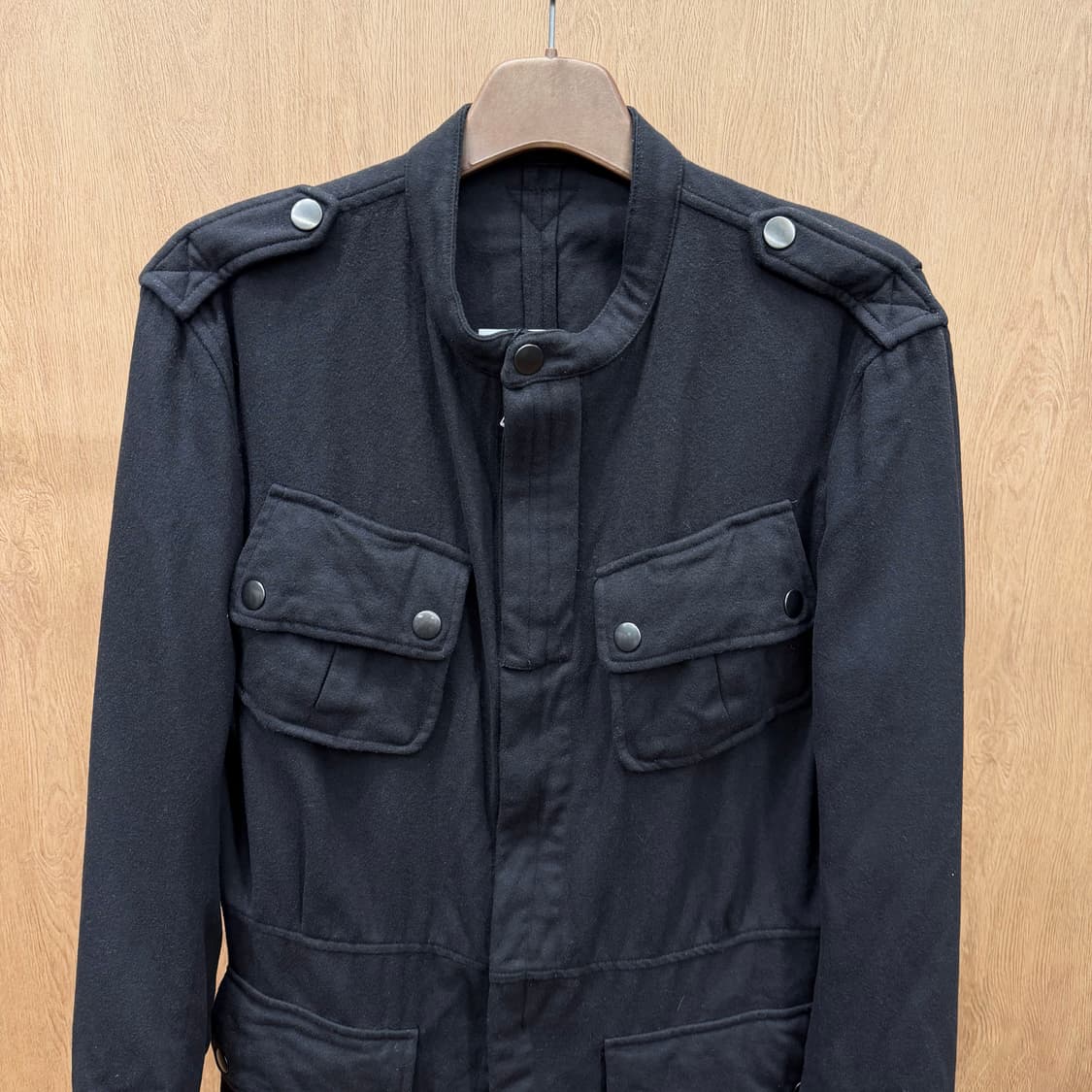 구찌 울 밀리터리 필드 자켓 스탠드 카라 어깨 에폴렛 디테일 다크 브라운 상품이미지4