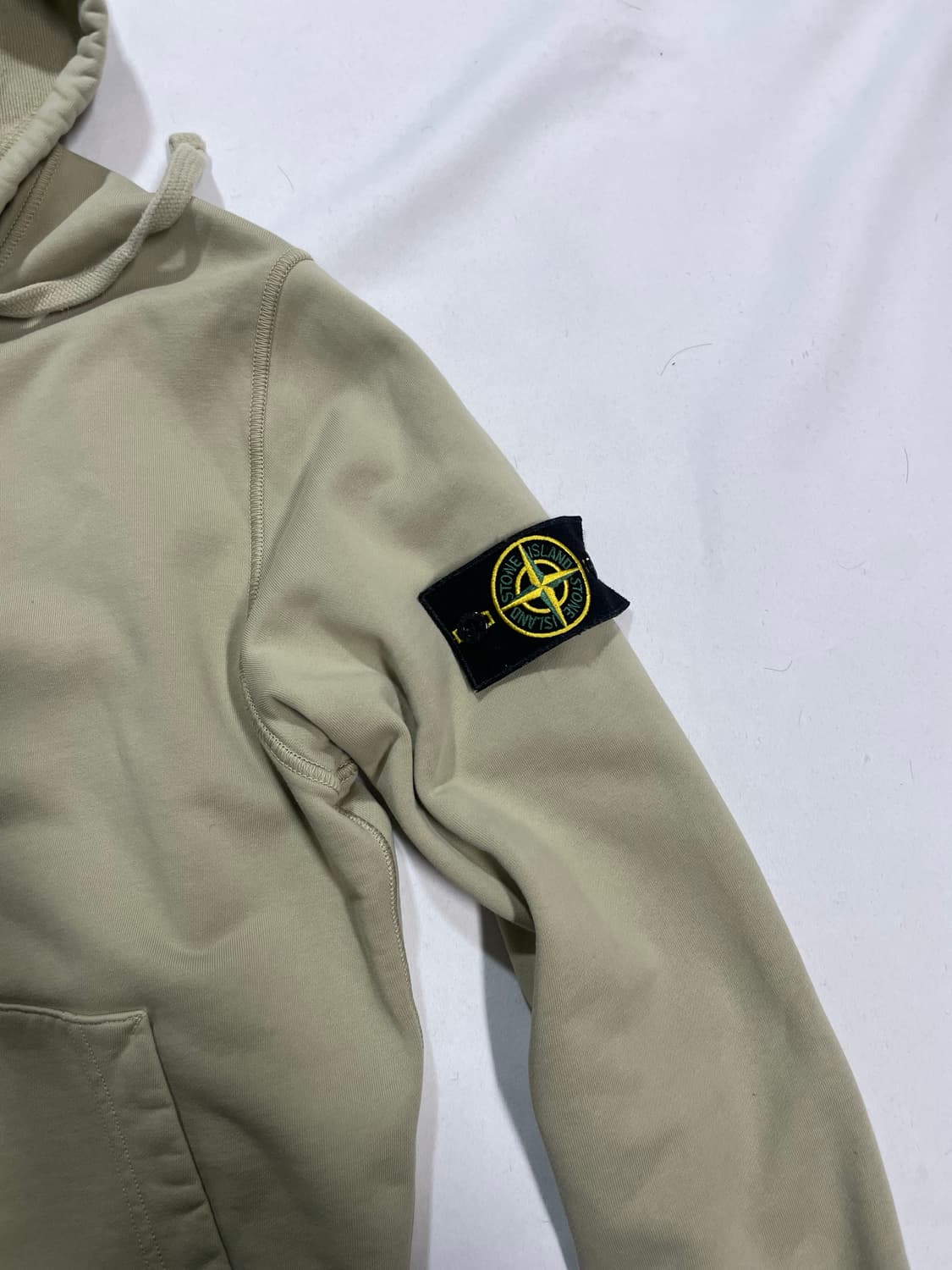 스톤아일랜드 20ss 베이지 와펜 후드집업 상품이미지5