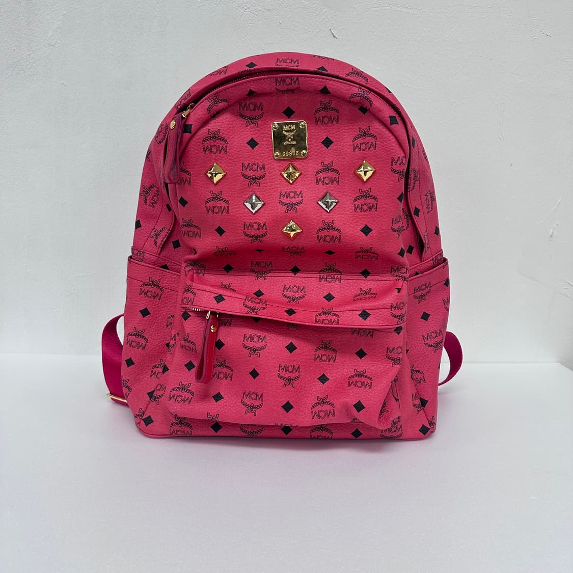 엠씨엠 MCM 비세토스 스터드 핑크 백팩 가방 (정품) / 아쉬운 이염 상품이미지1
