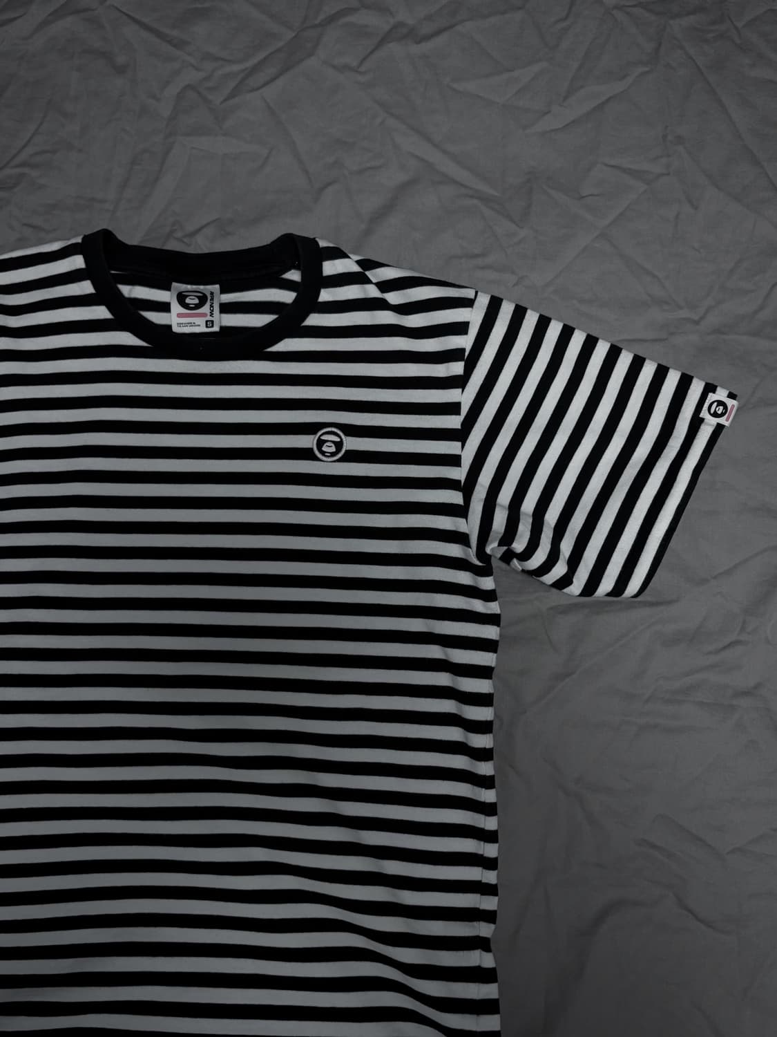 [S] 에이프(AAPE) 미니 문페이스 자수 스트라이프 반팔 티셔츠 상품이미지5