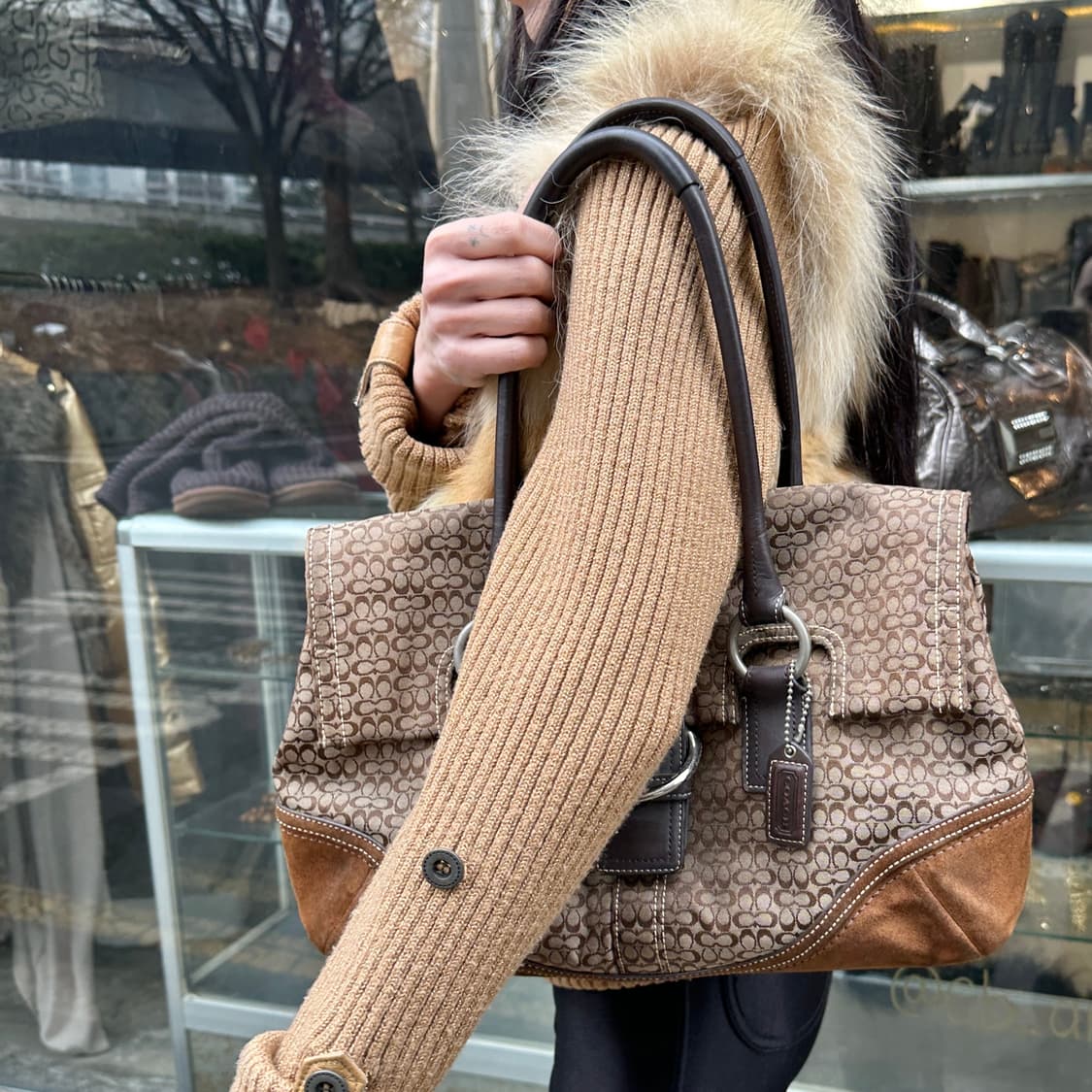 00s 코치 브라운 스웨이드 플랩 백 상품이미지8