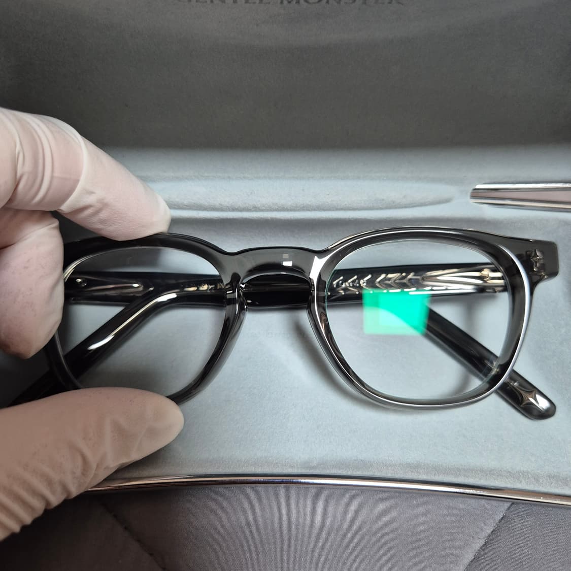 젠틀몬스터 본조 그레이 팝니다.풀박스 상품이미지2