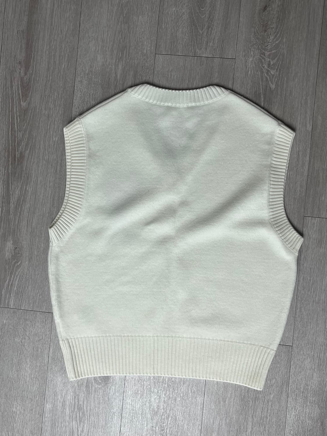 아미 빅 하트 로고 슬리브리스 인타르시아 스웨터 오프화이트 레드 상품이미지2