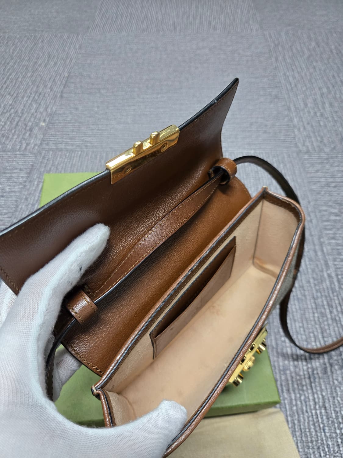 [특가][정품] 구찌 패들락 크로스백 상품이미지6