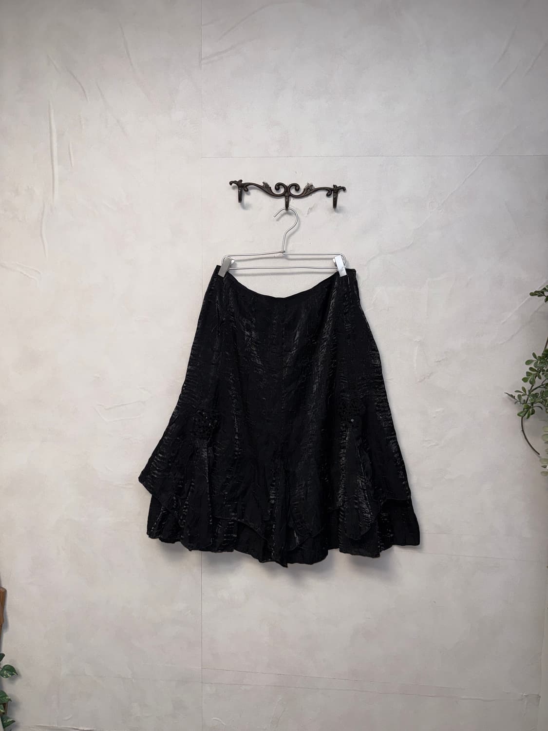 Black satin ruffle flower unbalanced sk 상품이미지4