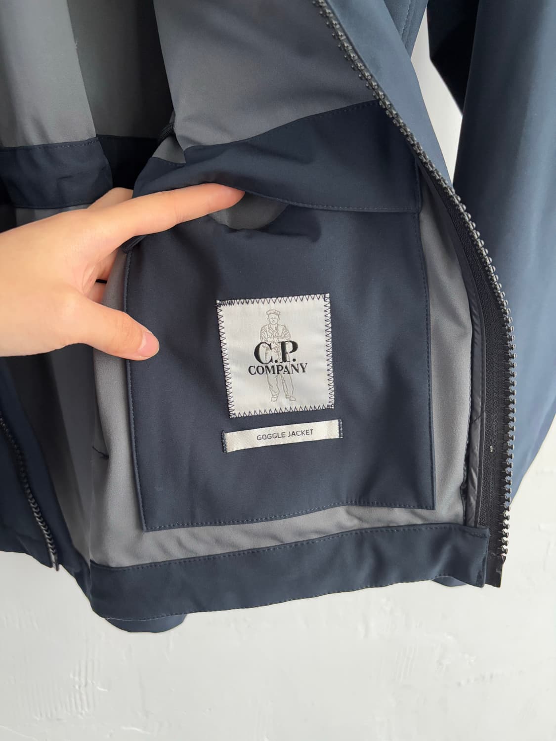 CP 컴퍼니 네이비 소프트쉘 고글 후드 자켓 상품이미지6