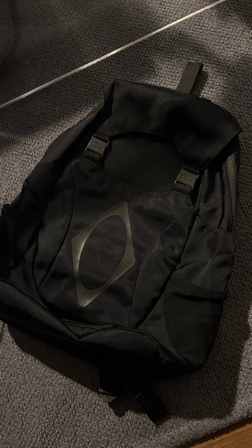 미스치프 버클 플랩 백팩 상품이미지1