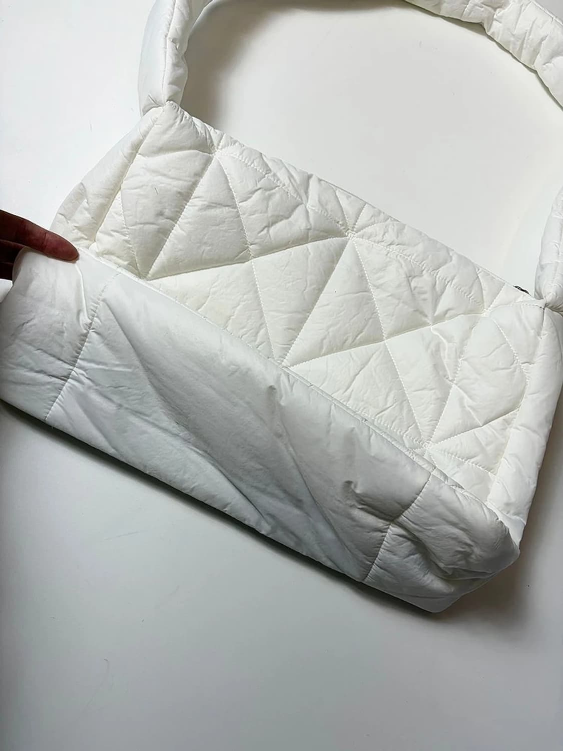 아디다스 23ss 한정판 패딩 구름 퍼피 숄더백 Q1492 상품이미지6