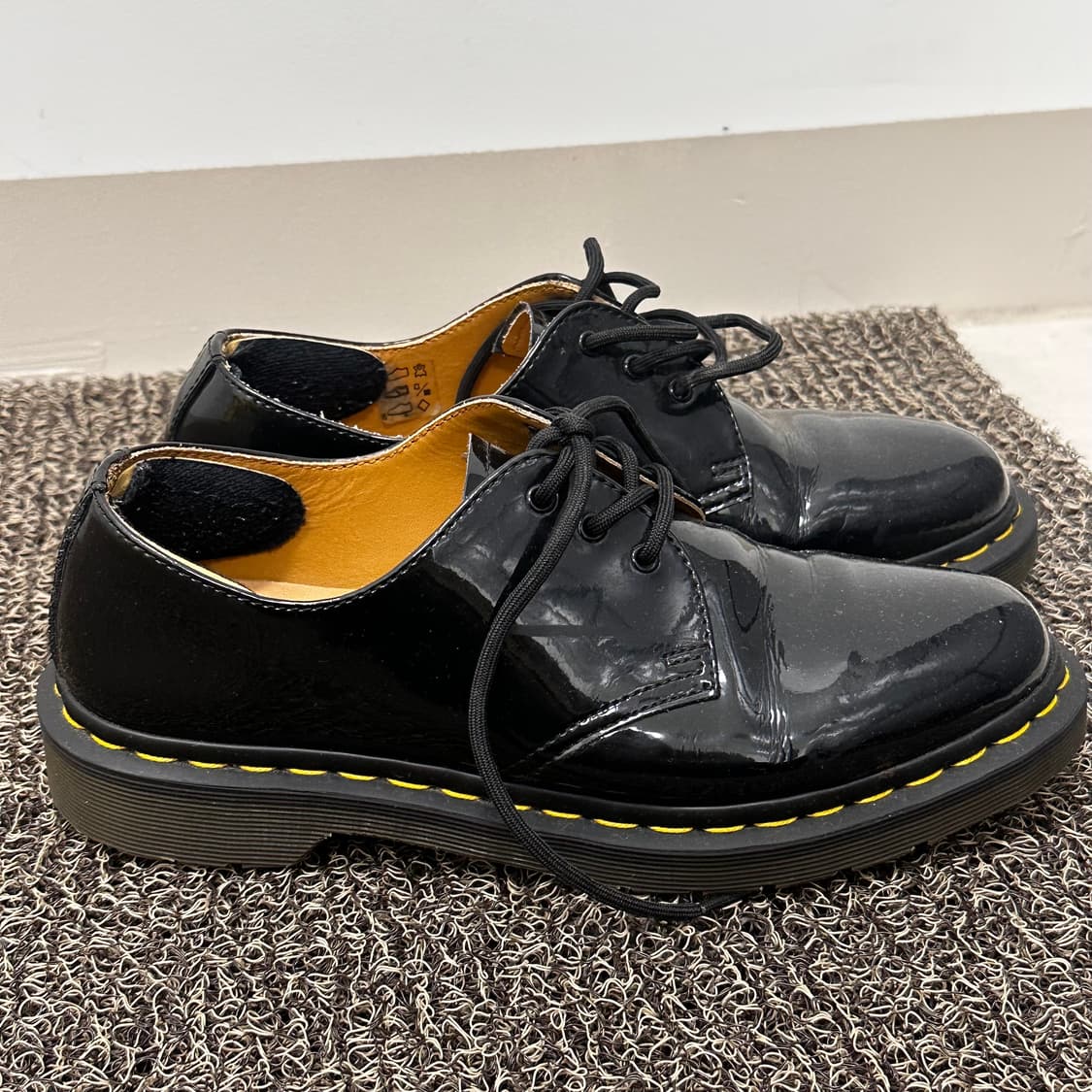 닥터마틴 유광 페이턴트 블랙 250사이즈 상품이미지5