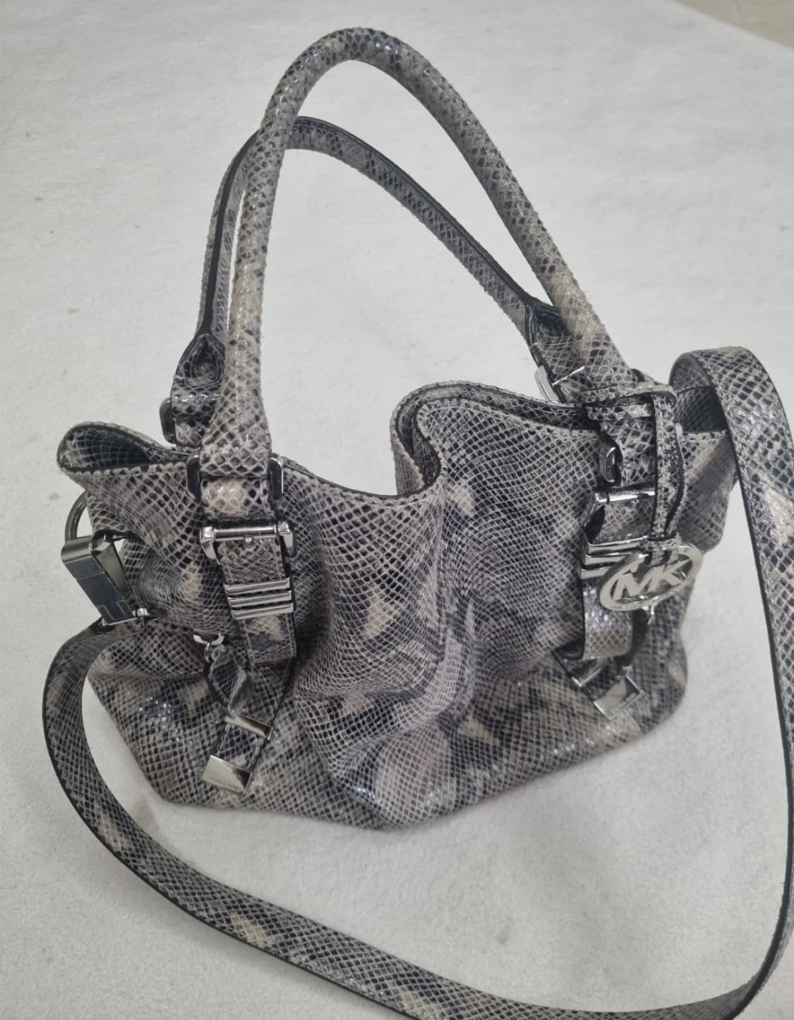 Michael kors 마이클 코어스 뱀피 숄더백  상품이미지5