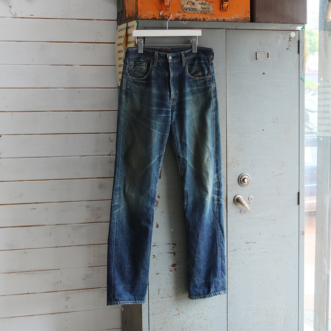 (착용컷) 리바이스 502xx 빅E 셀비지 진 (32) 상품이미지3