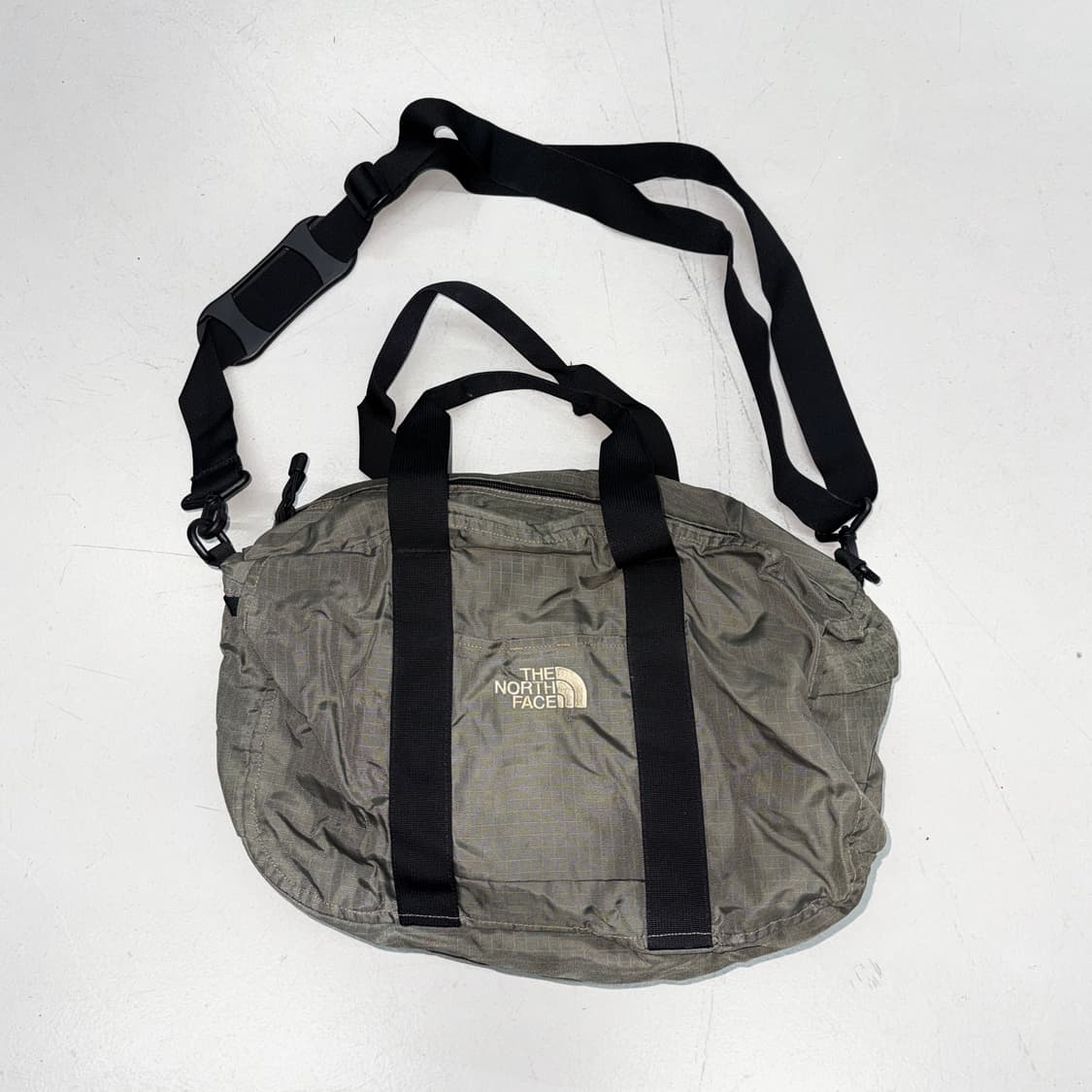 노스페이스 카키 미니 크로스백 상품이미지2