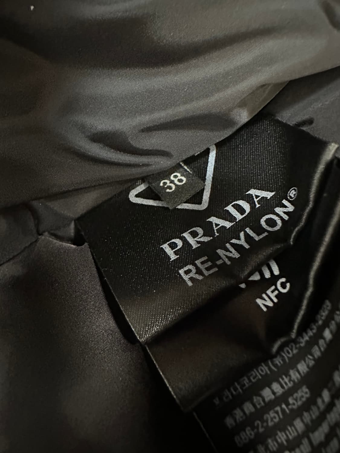 프라다 리나일론 개버딘 크롭 다운 자켓 ( 66 ) 상품이미지7