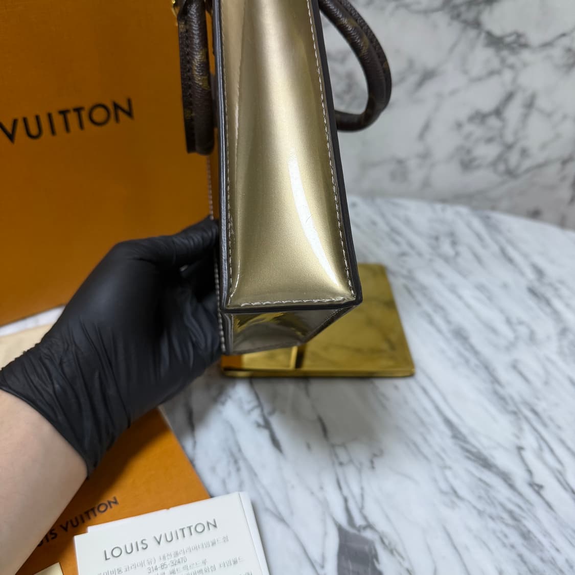 루이비통 모노그램 베르니 쁘띠 삭 플라 토트백 크로스백 상품이미지5