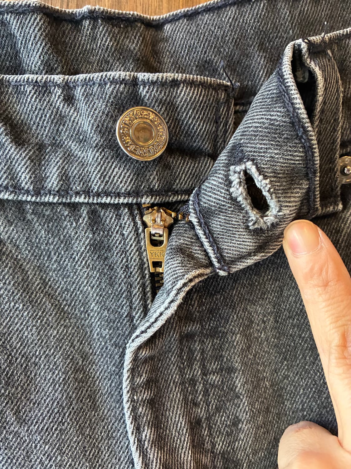 90’s Levi’s 550 Black Denim Shorts 상품이미지7