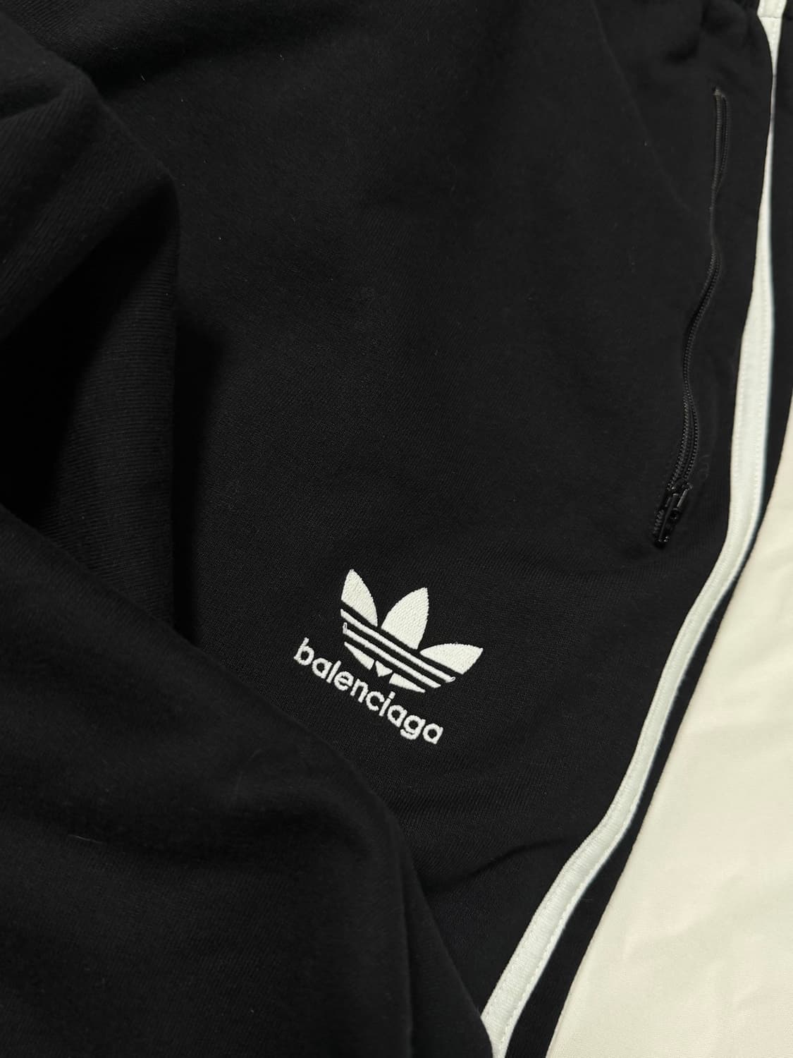 발렌시아가 adidas 플리스 트레이닝 팬츠 상품이미지3