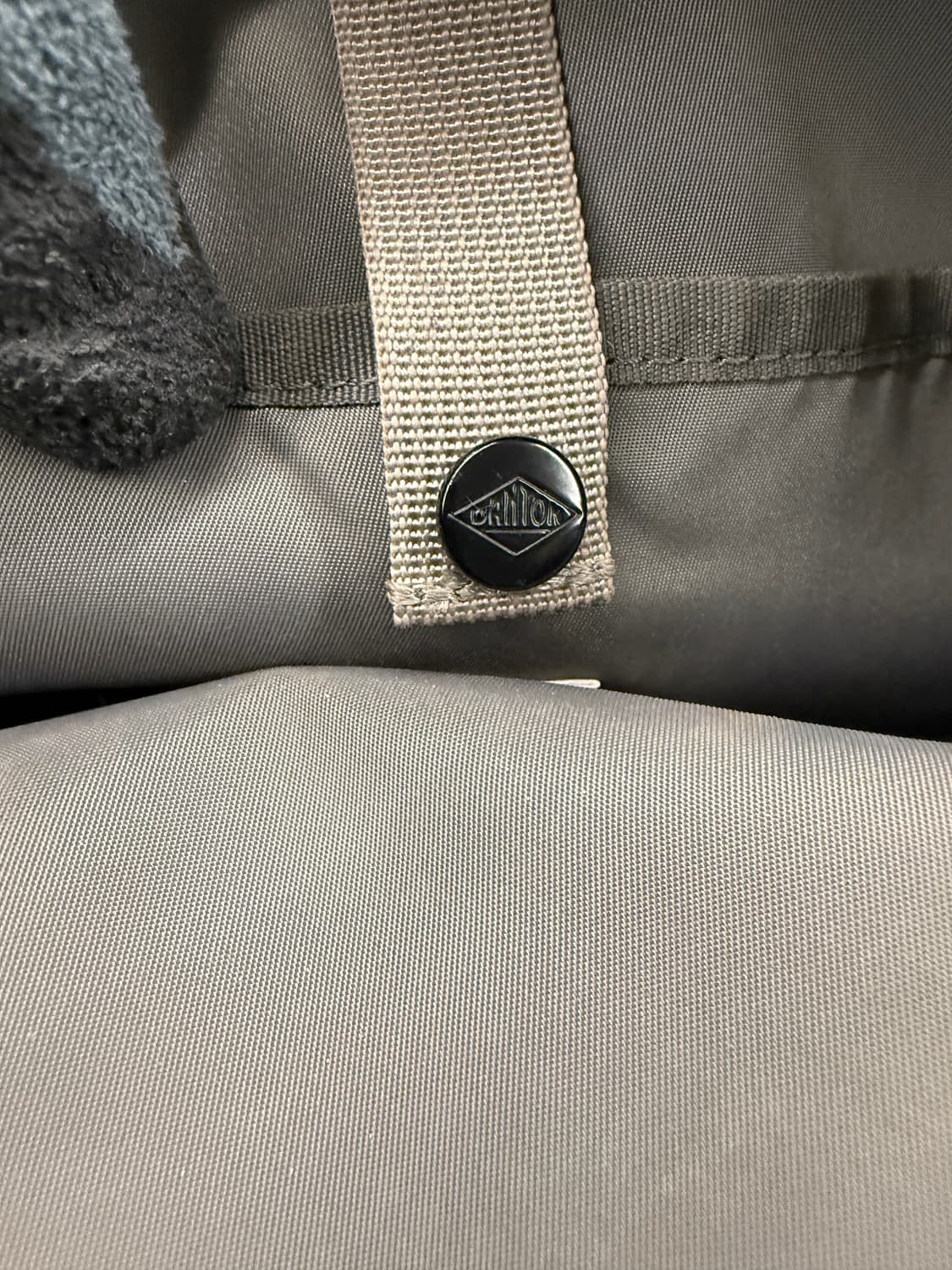 단톤 스퀘어 로고 크로스백 베이지 상품이미지4