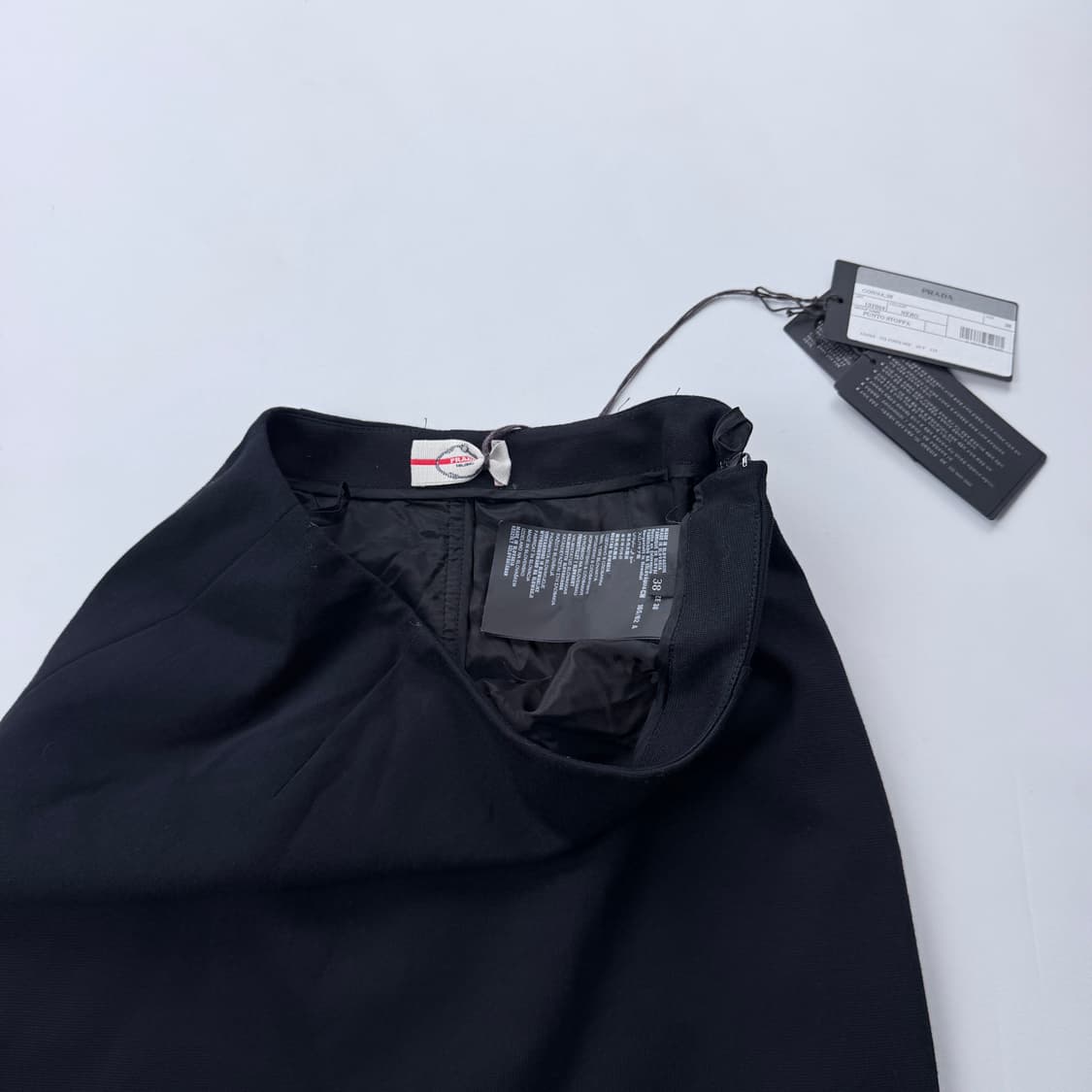 프라다 블랙 H라인 스커트 백화점택 미사용 새상품 상품이미지2