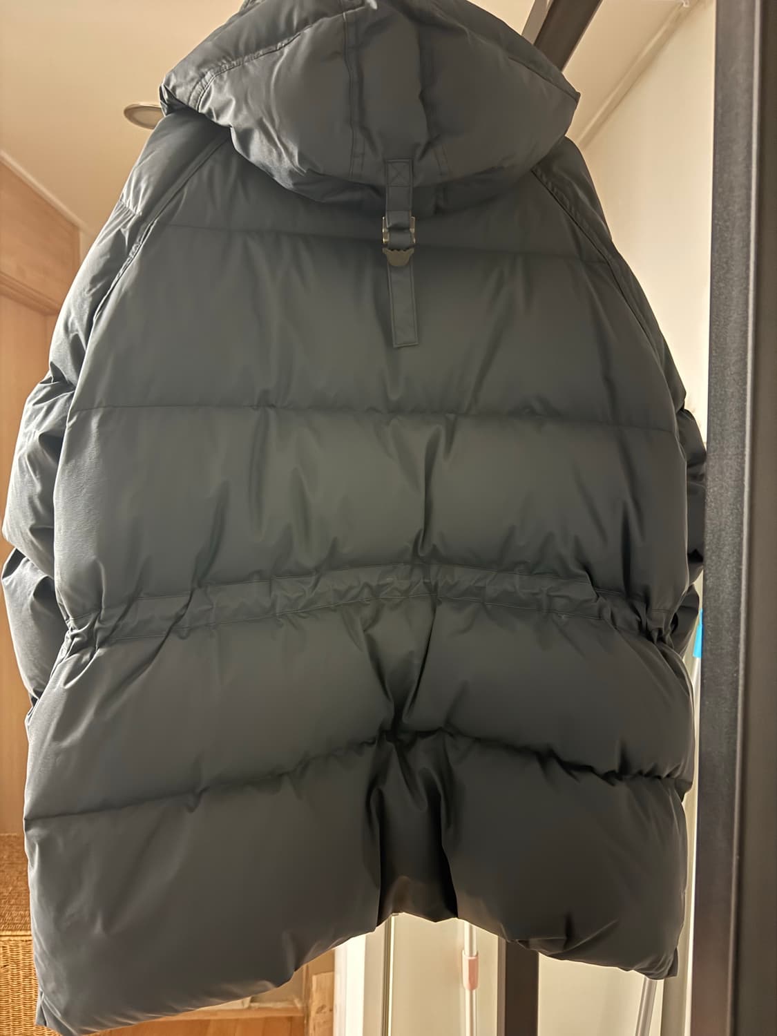 23fw 이스트로그 패딩 팝니다. (중고) 상품이미지4