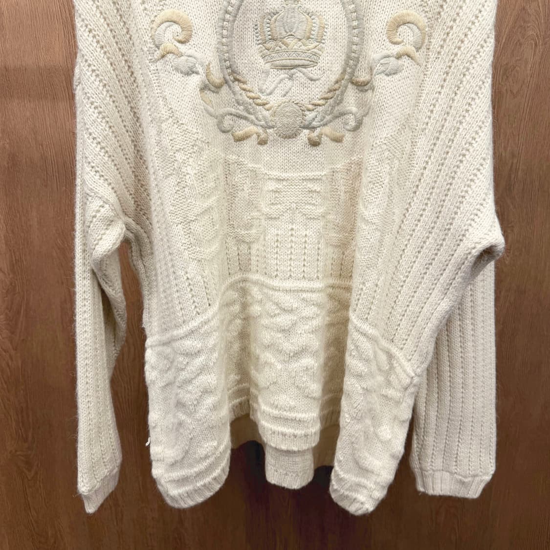 베르사체 긴팔 케이블 니트 크루넥 크라운 매두사 엠블럼 디테일 아이보리 상품이미지5