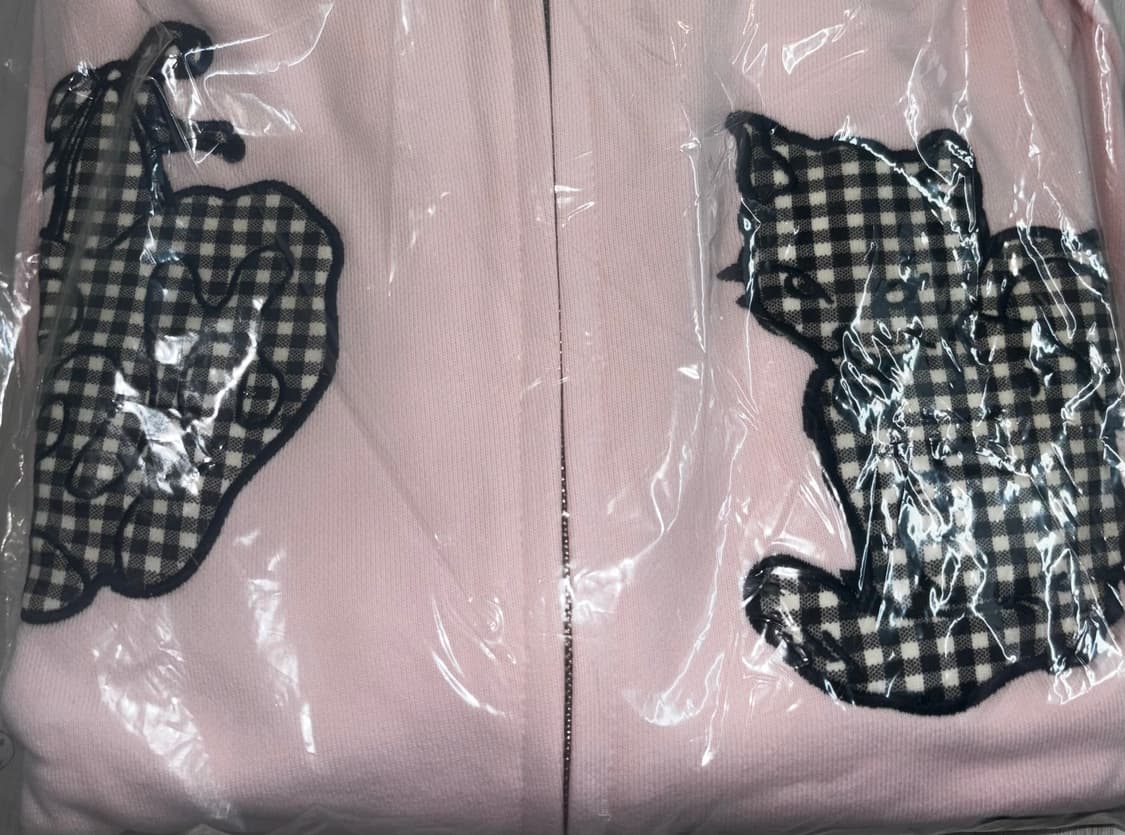 아이브레이 착용 샤키리 핑크 체크 패치 후드집업 상품이미지3