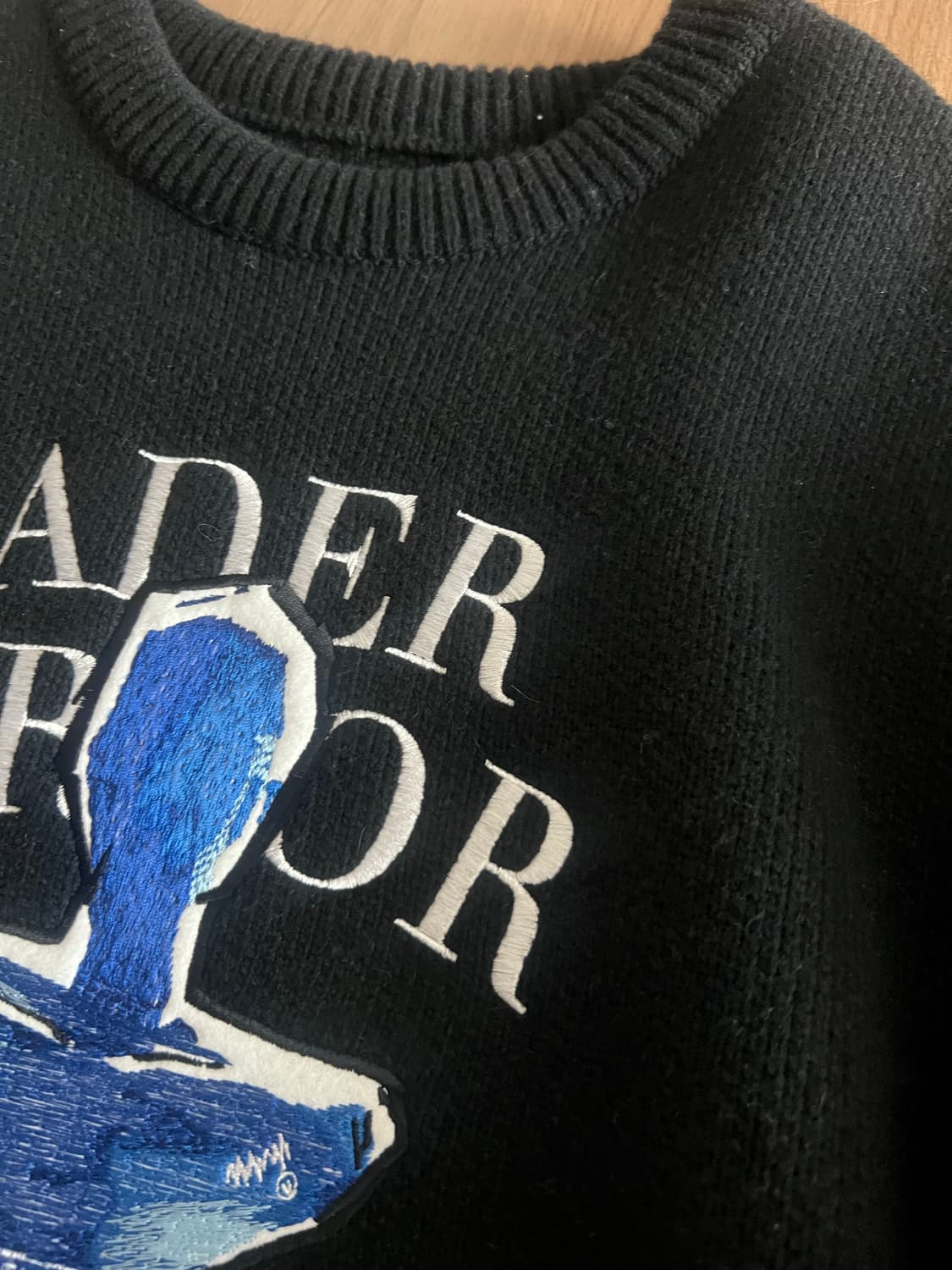 아더에러 포트레이트 트로피 니트블랙A1 상품이미지3