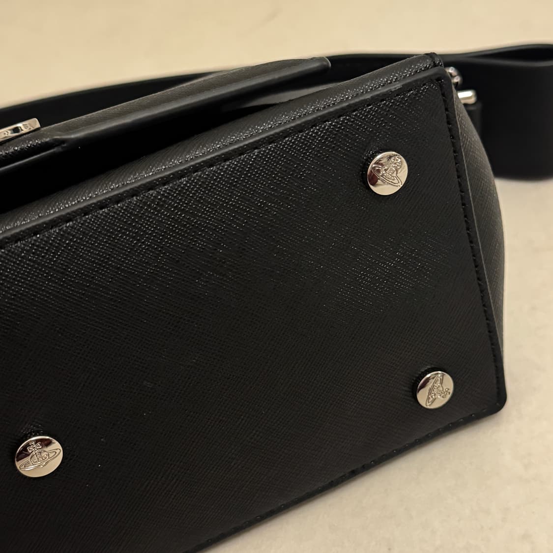 Vivienne Westwood Hazel Medium Handbag 상품이미지2