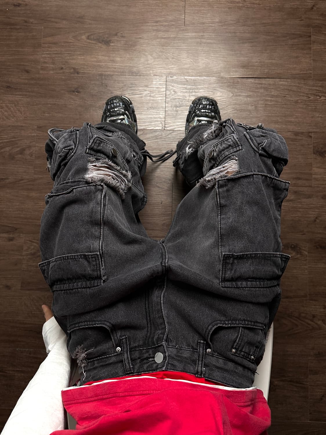 RVNTENG 디스트레스 & 리프드 데님 카고 팬츠 상품이미지3