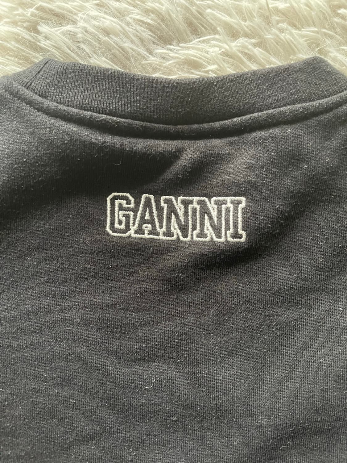 가니 블랙 맨투맨 퍼프 슬리브 상품이미지3