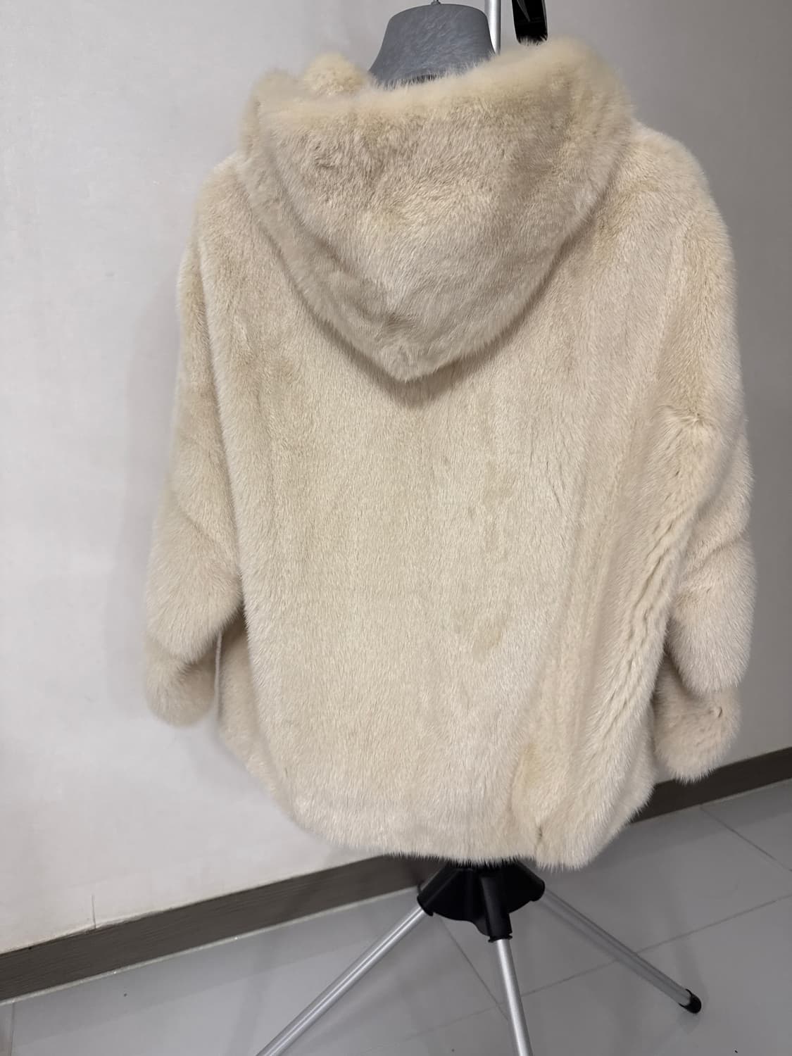 진도모피 휘메일 풀스킨 숏후드 밍크 펄베이지 상품이미지3