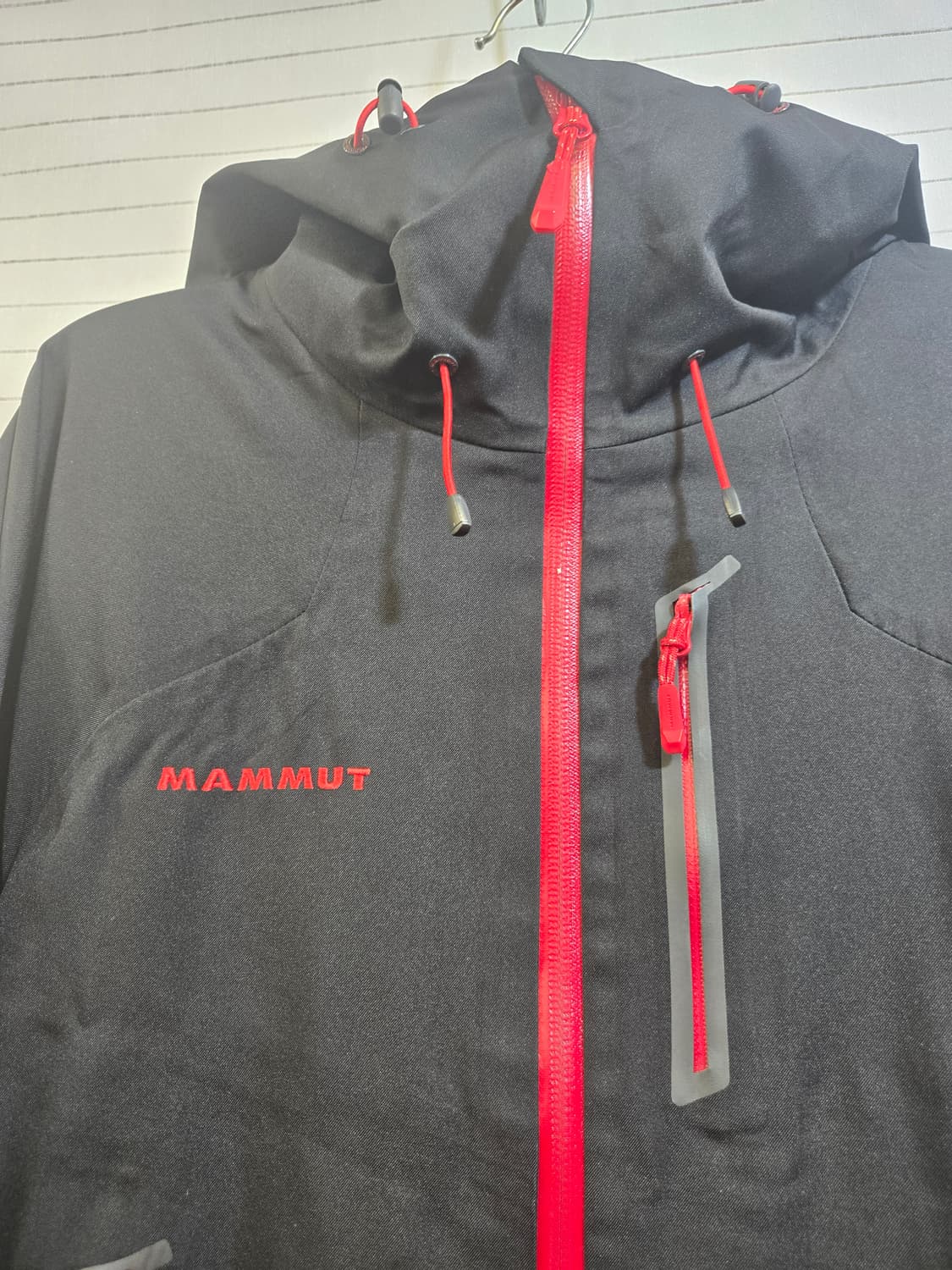 마무트 블랙/레드  고어택스 프로 후드 자켓 상품이미지3