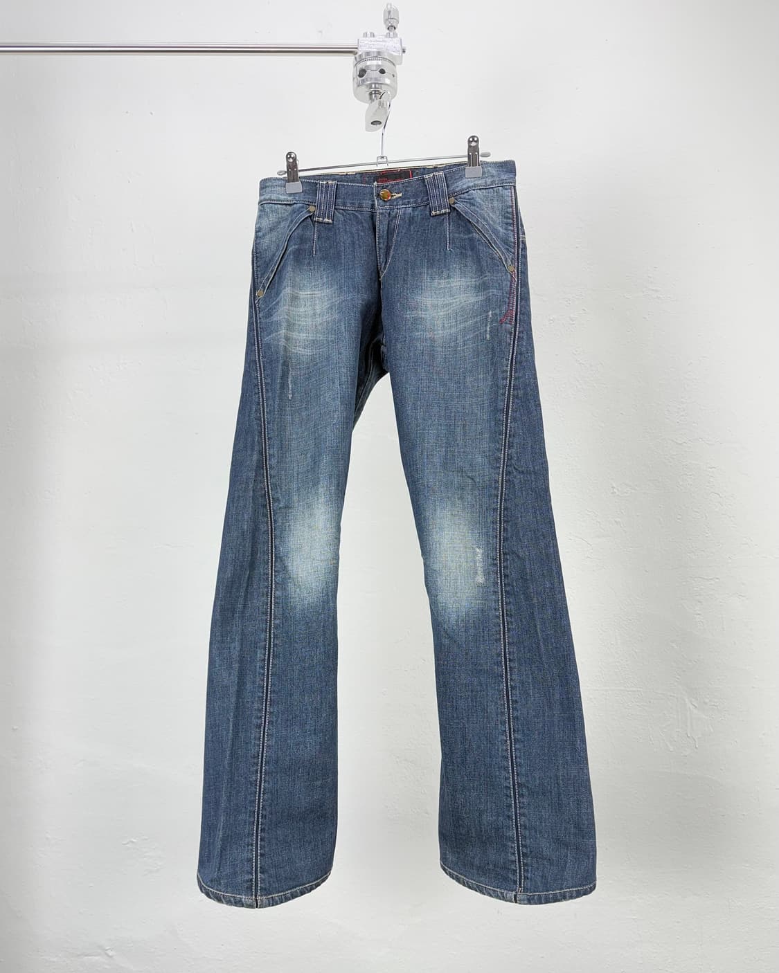 리바이스 엔지니어드 워싱 레그 트위스트 데님 팬츠 상품이미지1